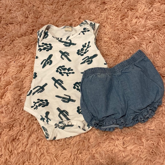 Other - 10/$10 2 piece onesie set